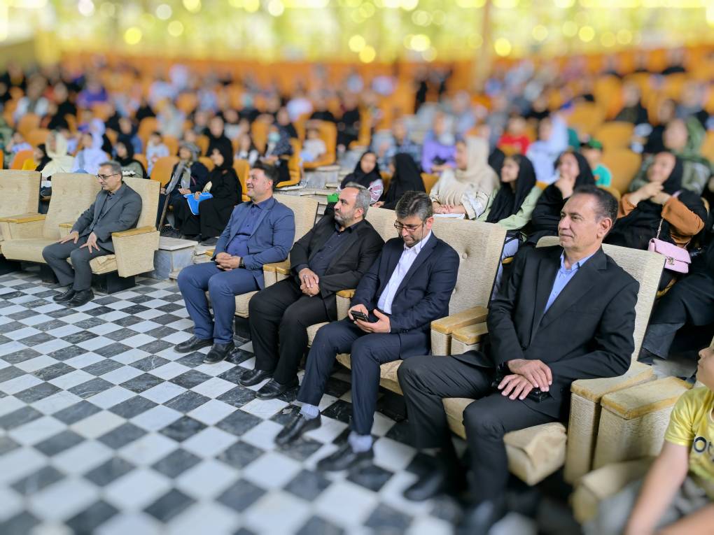 برگزاری آئین نمادین توزیع ۱۲۰۰ بسته لوازم تحریر بین دانش آموزان مورد حمایت استان البرز